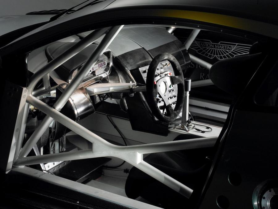 Интерьер Aston Martin DBR9 2005 года  (фото 47 из 60)
